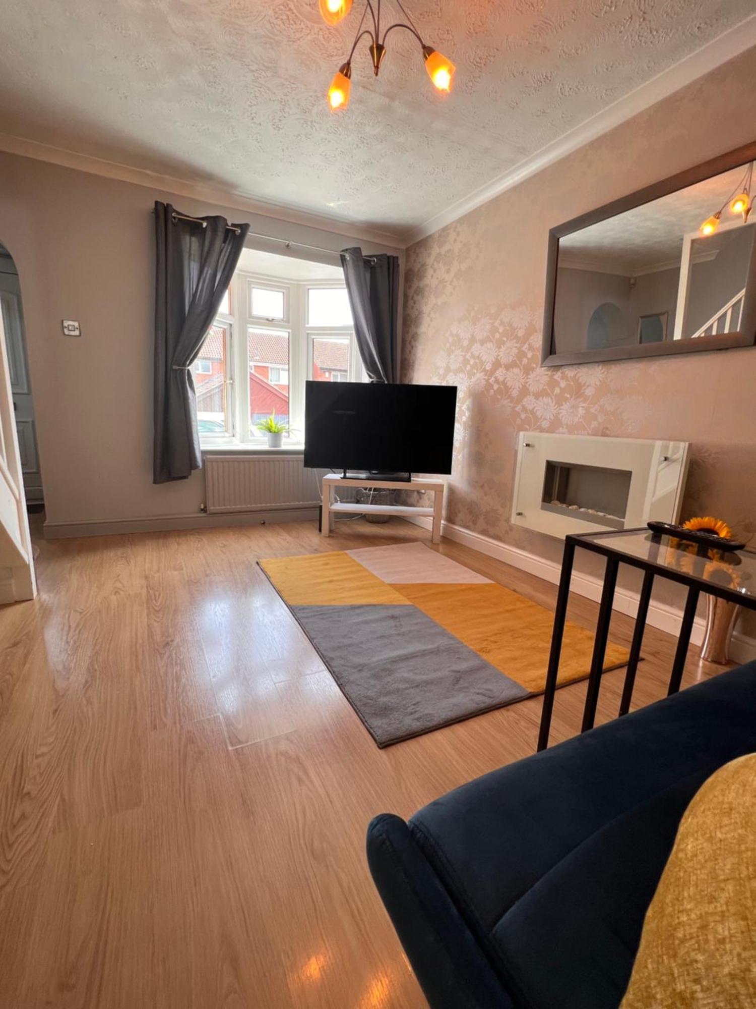 Contractors Or Family House - M1 Nottingham - Ikea Retail Park - Catkin Drive - 2 Bed Home With Driveway, Private Garden, Sleeps 4 - Tv'S In All Rooms Giltbrook Buitenkant foto