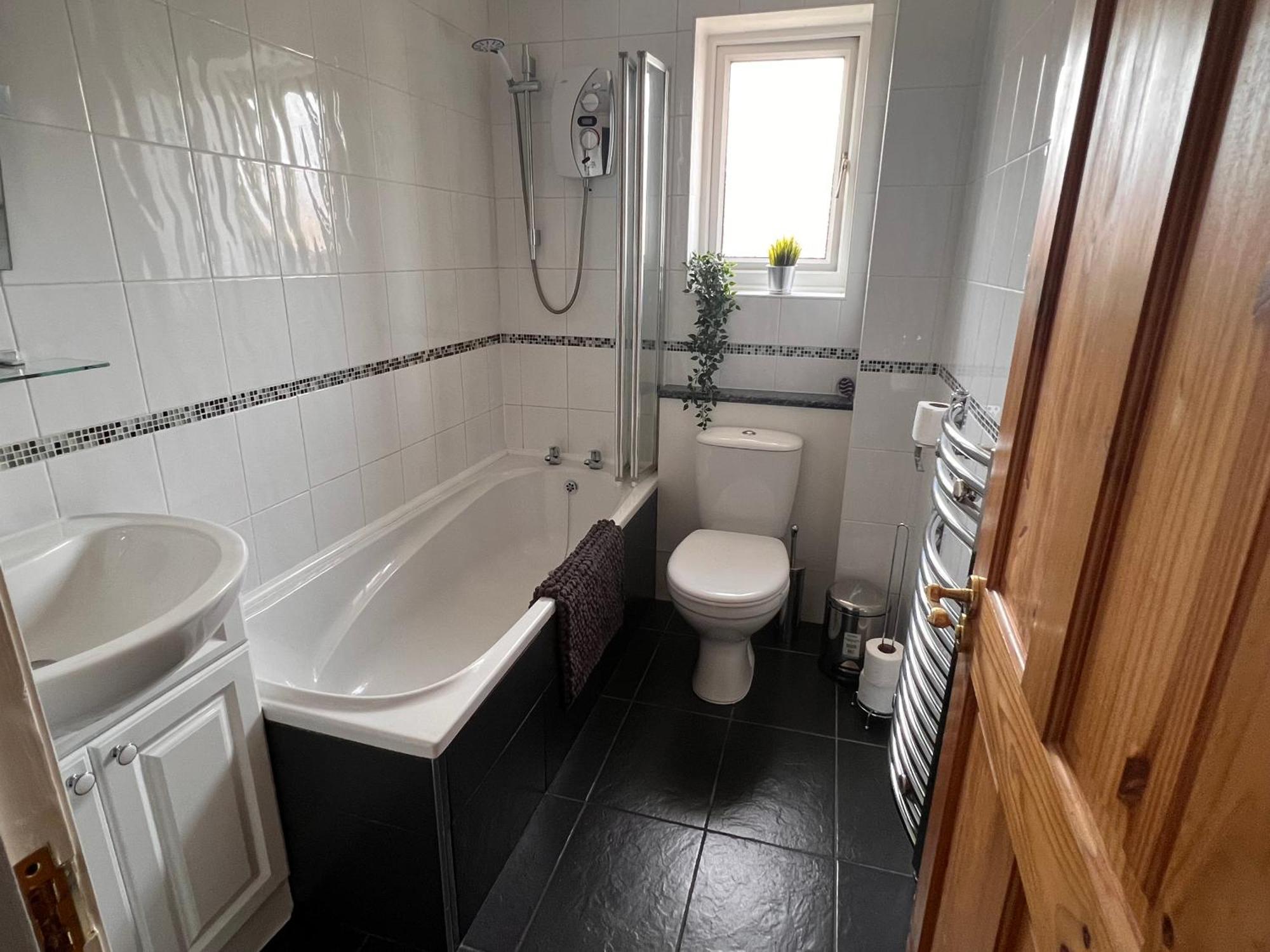Contractors Or Family House - M1 Nottingham - Ikea Retail Park - Catkin Drive - 2 Bed Home With Driveway, Private Garden, Sleeps 4 - Tv'S In All Rooms Giltbrook Buitenkant foto