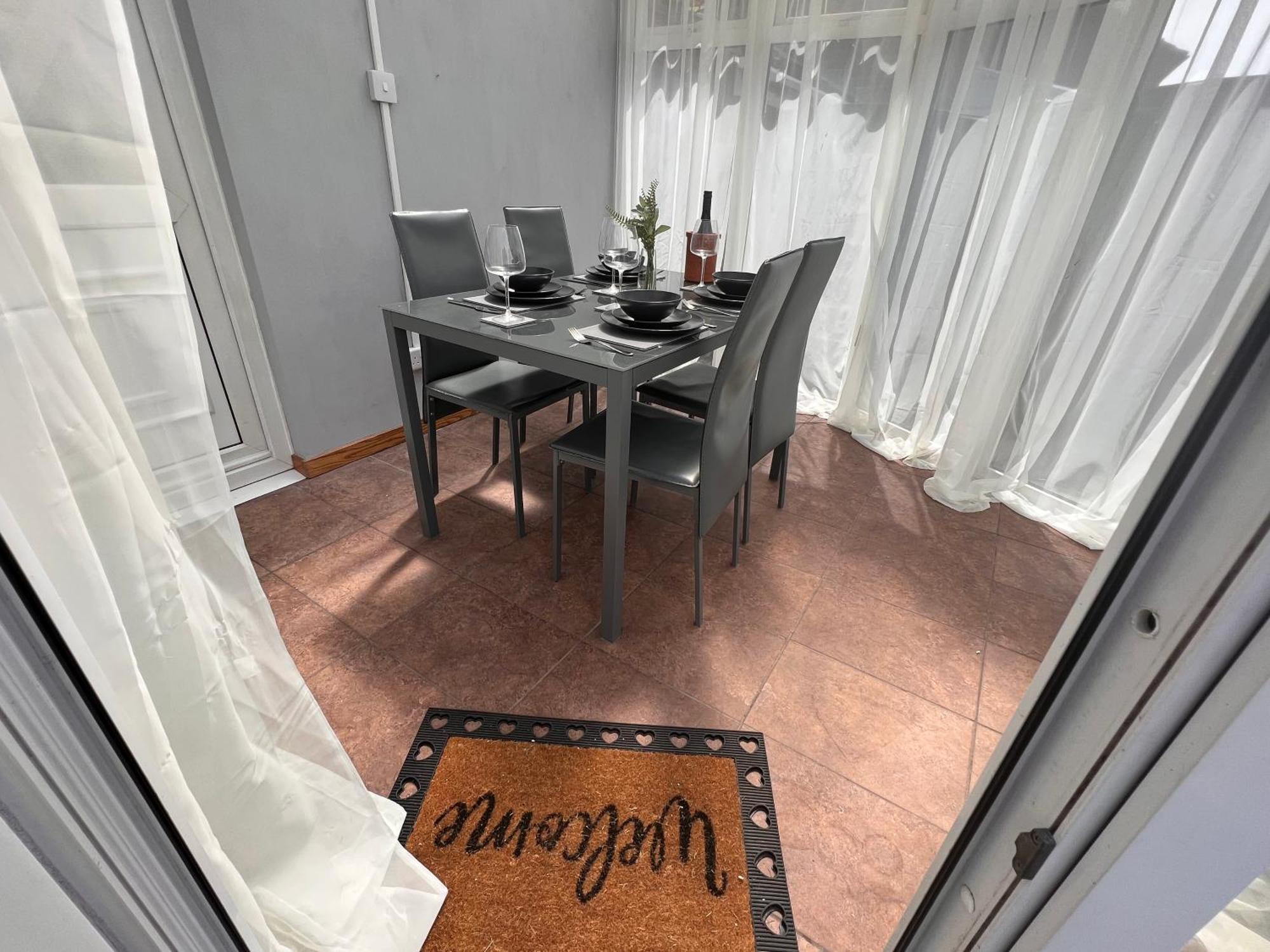 Contractors Or Family House - M1 Nottingham - Ikea Retail Park - Catkin Drive - 2 Bed Home With Driveway, Private Garden, Sleeps 4 - Tv'S In All Rooms Giltbrook Buitenkant foto