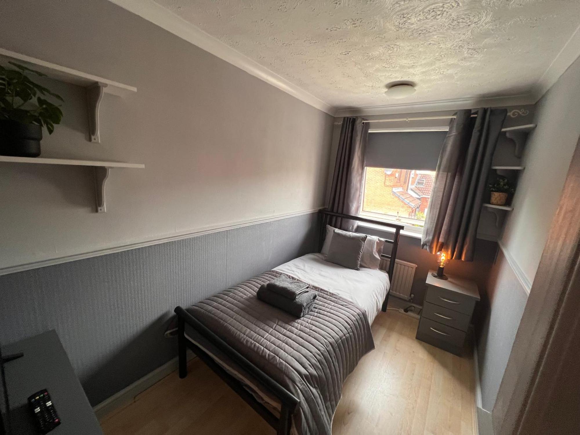 Contractors Or Family House - M1 Nottingham - Ikea Retail Park - Catkin Drive - 2 Bed Home With Driveway, Private Garden, Sleeps 4 - Tv'S In All Rooms Giltbrook Buitenkant foto