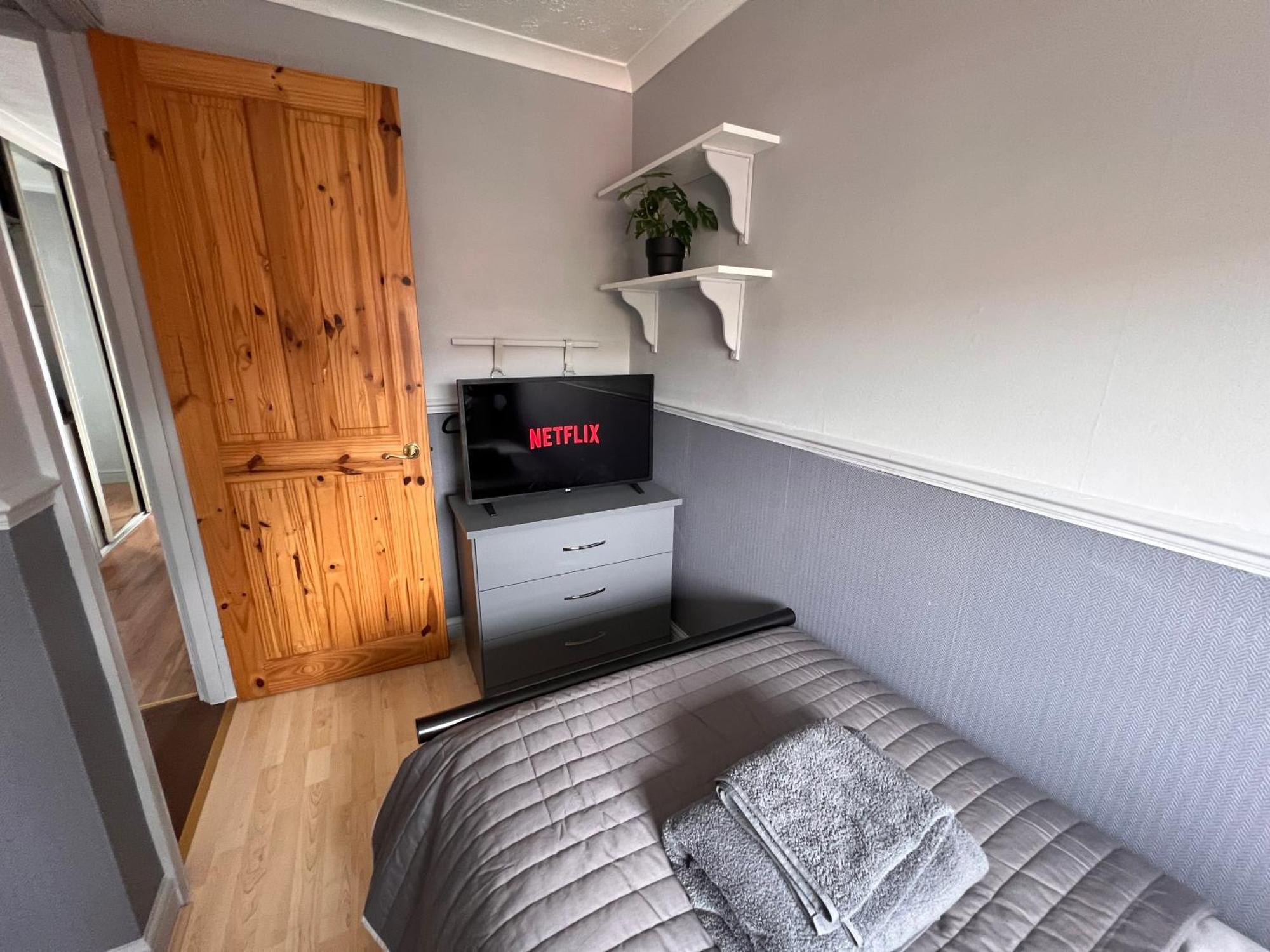 Contractors Or Family House - M1 Nottingham - Ikea Retail Park - Catkin Drive - 2 Bed Home With Driveway, Private Garden, Sleeps 4 - Tv'S In All Rooms Giltbrook Buitenkant foto